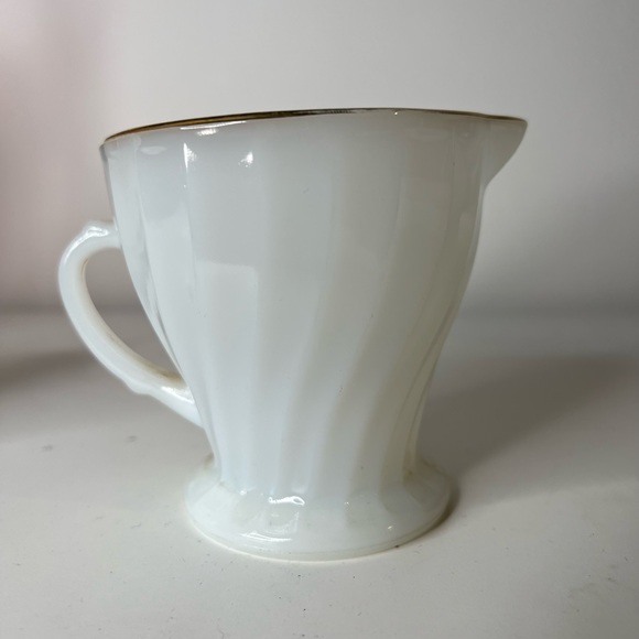 SOLD - Antique Vintage Fire King Creamer and Sugar set - Picture 8 of 14